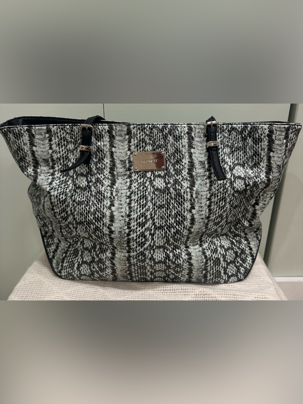 NINE WEST Size L Black & White Faux Snake-Print w/ Faux Leather Zip-Up Purse
